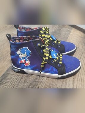 Sega Sonic The Hedgehog Youth Blue&Black Sneaker - Size US 5.5